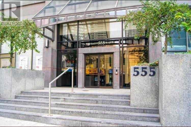 #913 555 YONGE STREET - 19