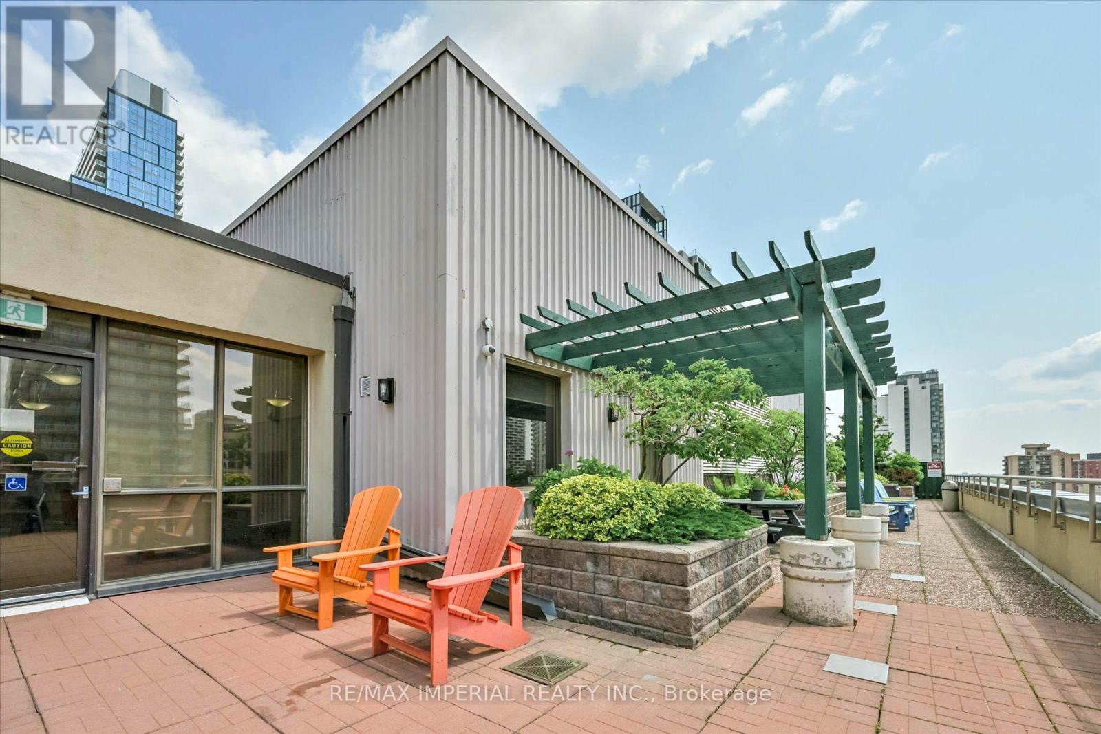 #913 555 YONGE STREET - 21