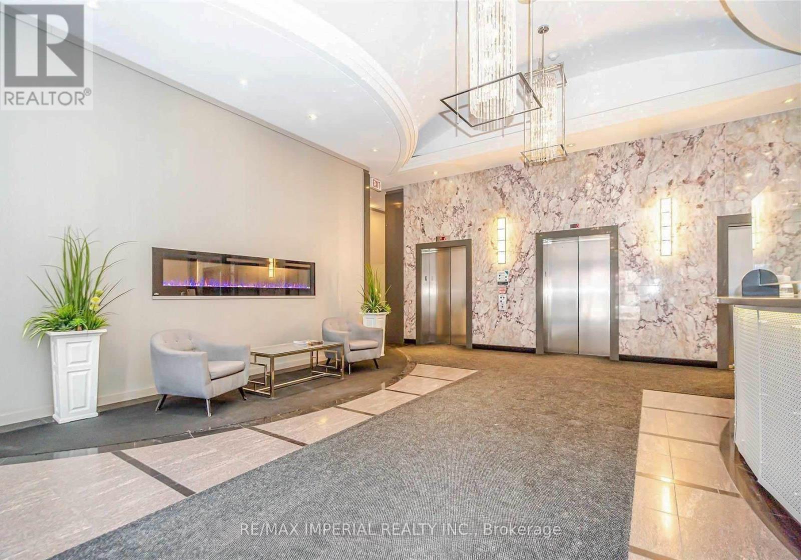 #913 555 YONGE STREET - 20