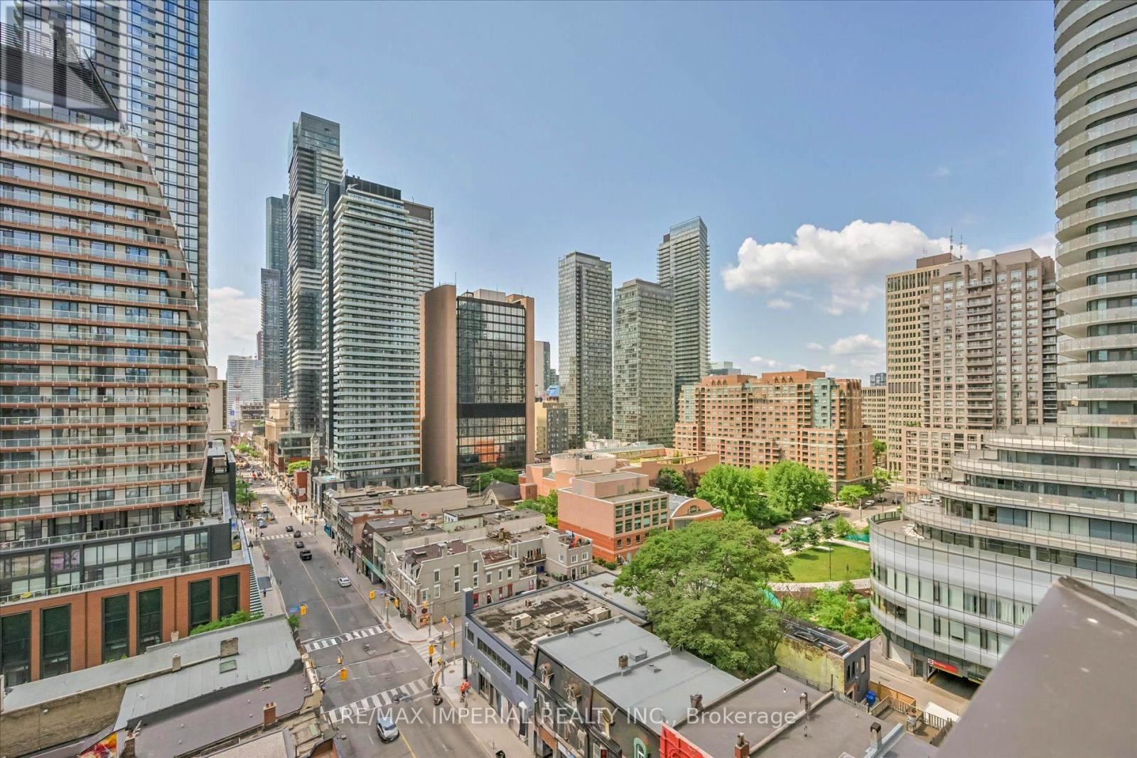 #913 555 YONGE STREET - 22