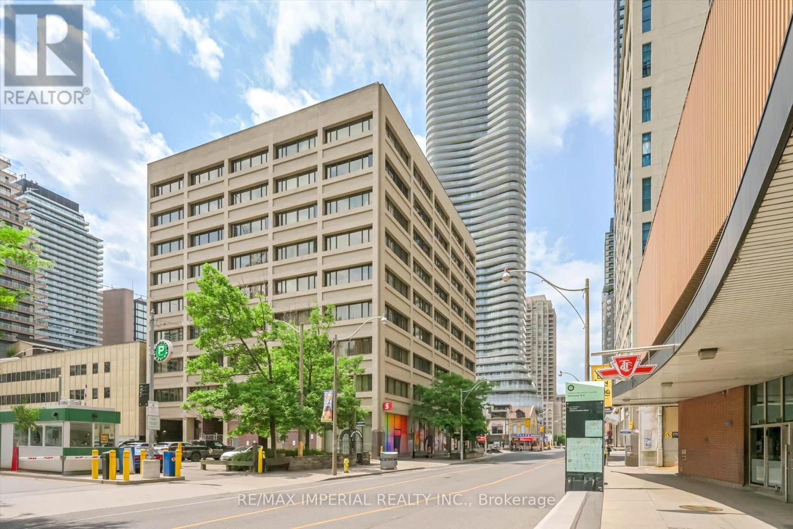 #913 555 YONGE STREET - 27