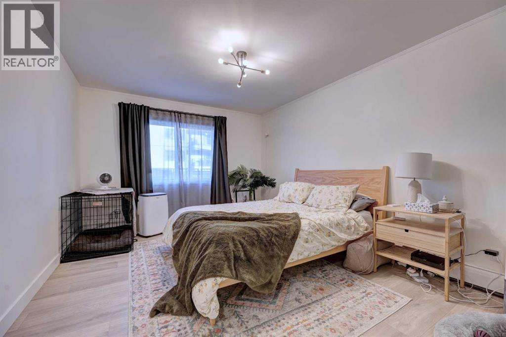 Single Family House for Sale in    Avenue SW Windsor Park Calgary 