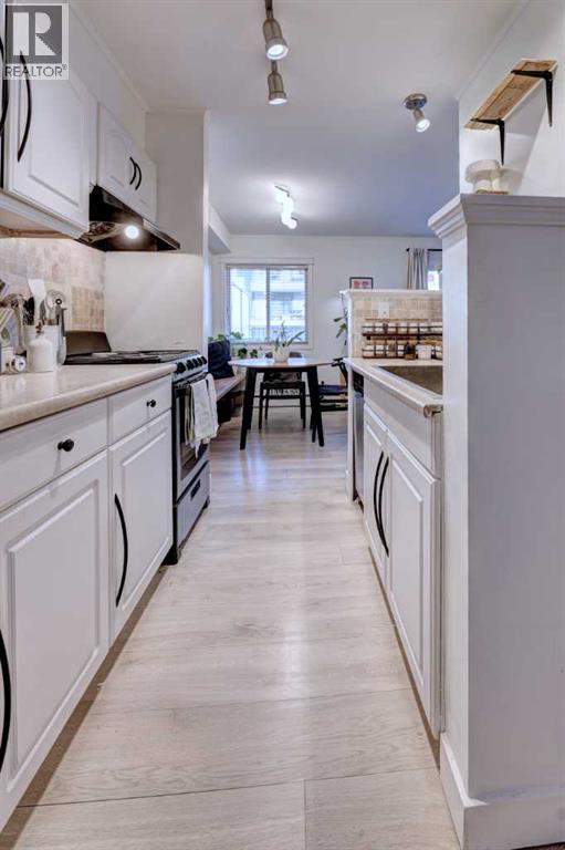 Single Family House for Sale in    Avenue SW Windsor Park Calgary 