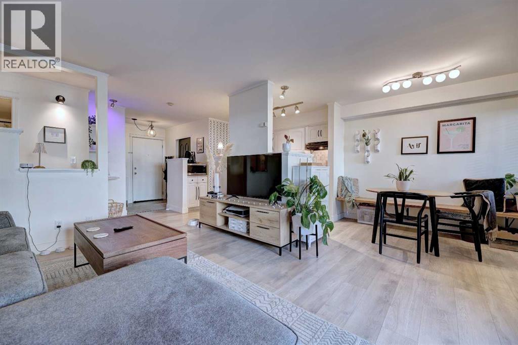 Single Family House for Sale in    Avenue SW Windsor Park Calgary 