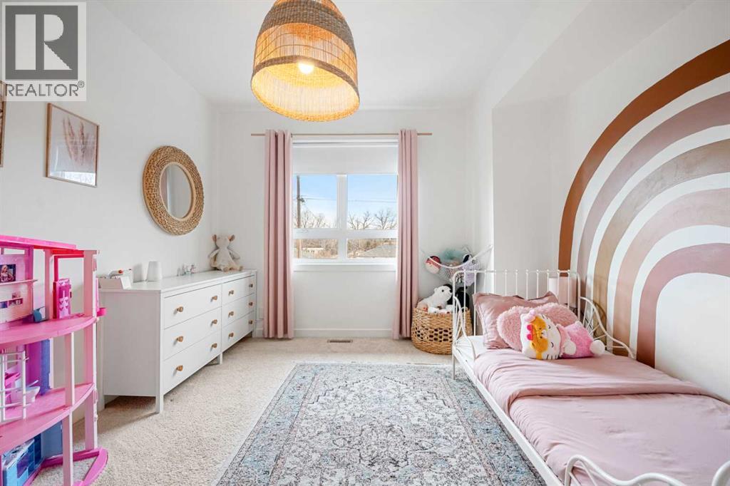 Single Family House for Sale in   Street NW Highland Park Calgary 