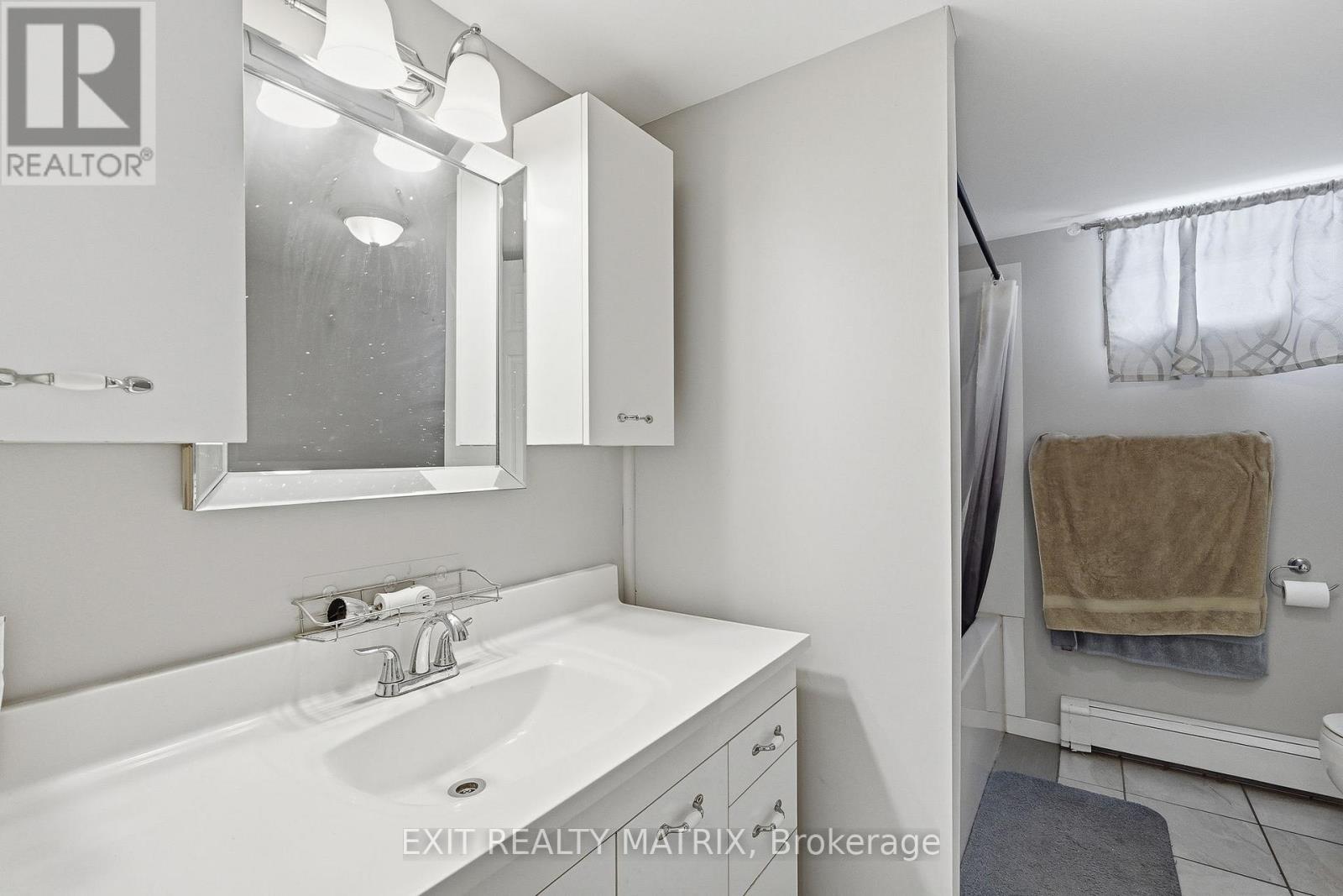Apt 3 bathroom 1