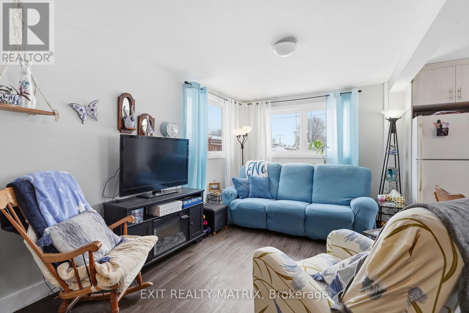 Apt 4 living room