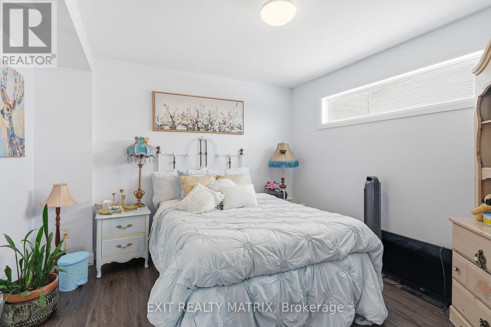 Apt 4 bedroom