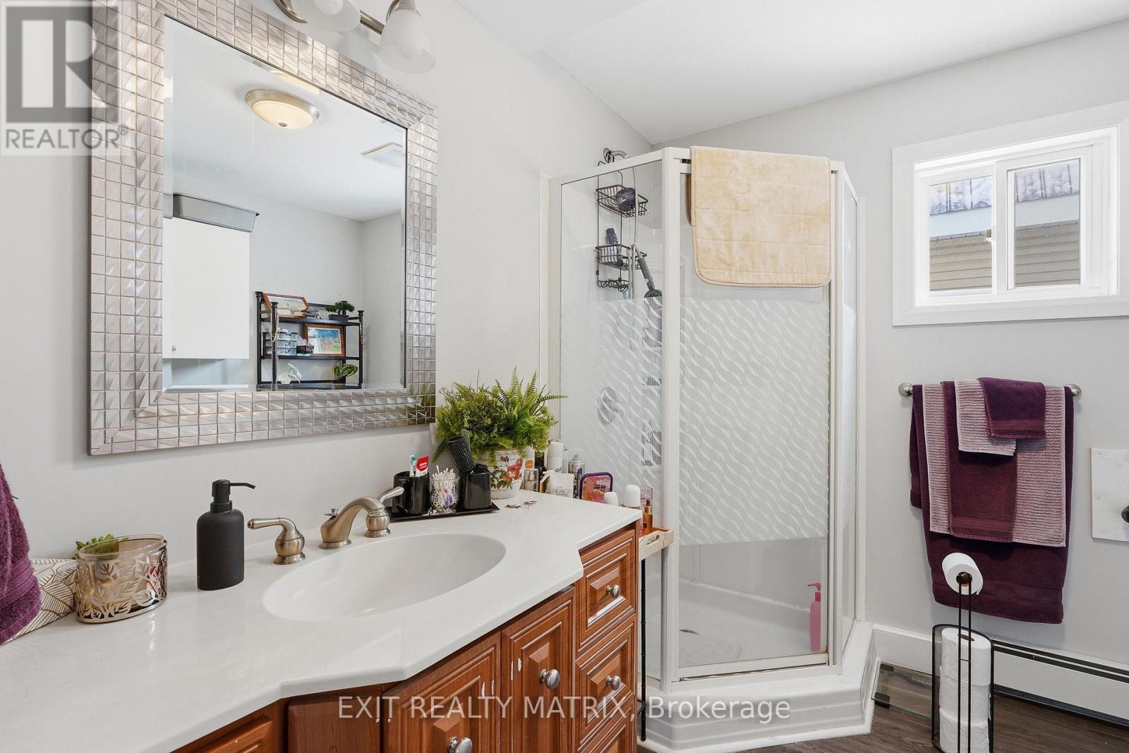 Apt 4 Bathroom