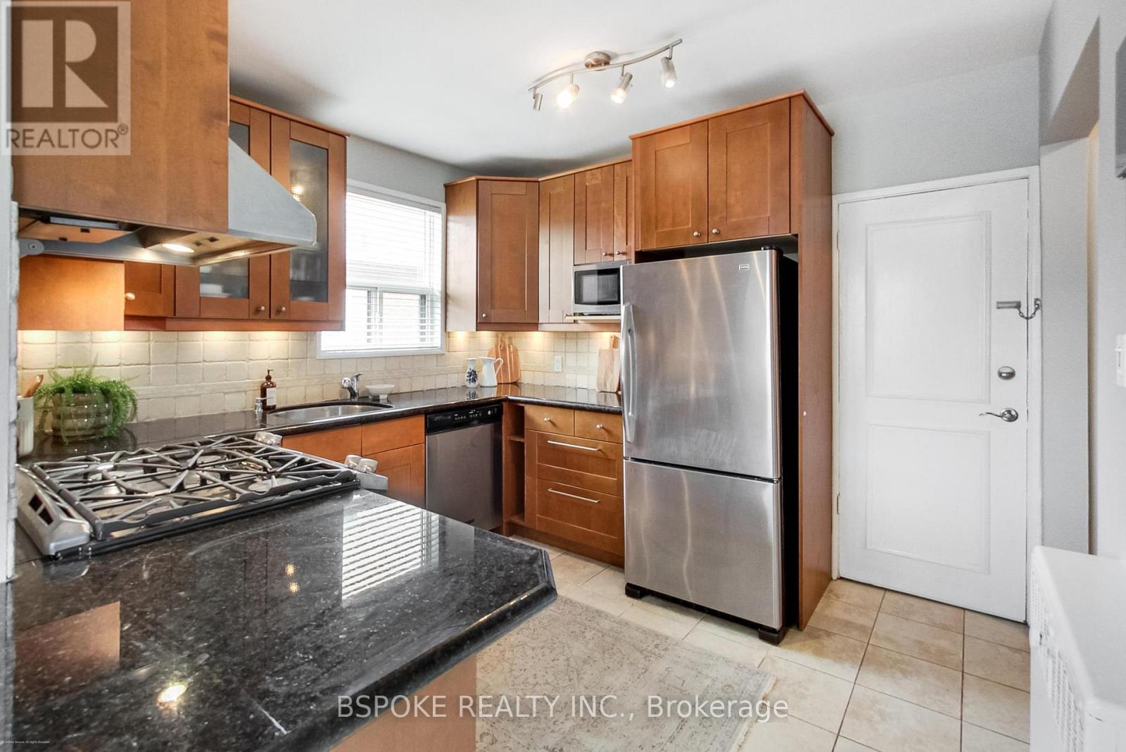 #3 7 WARWICK AVENUE - 10