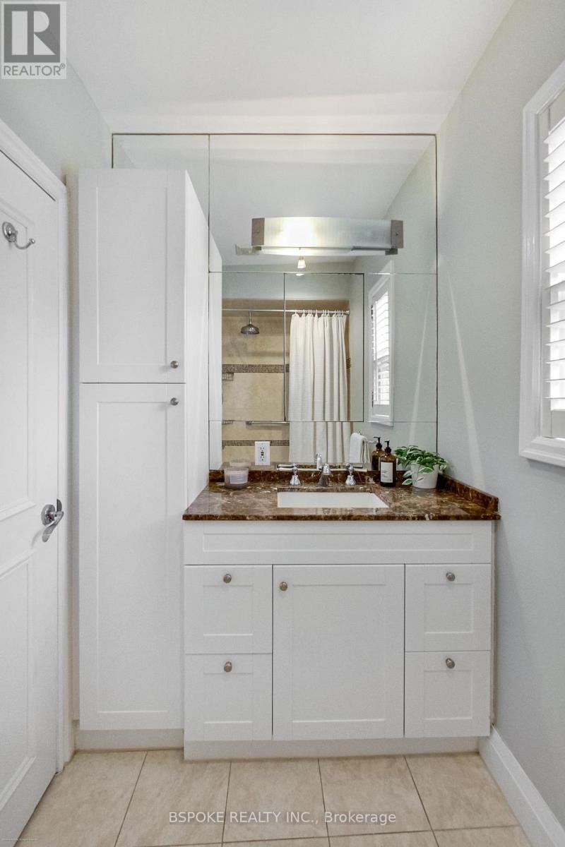 #3 7 WARWICK AVENUE - 21