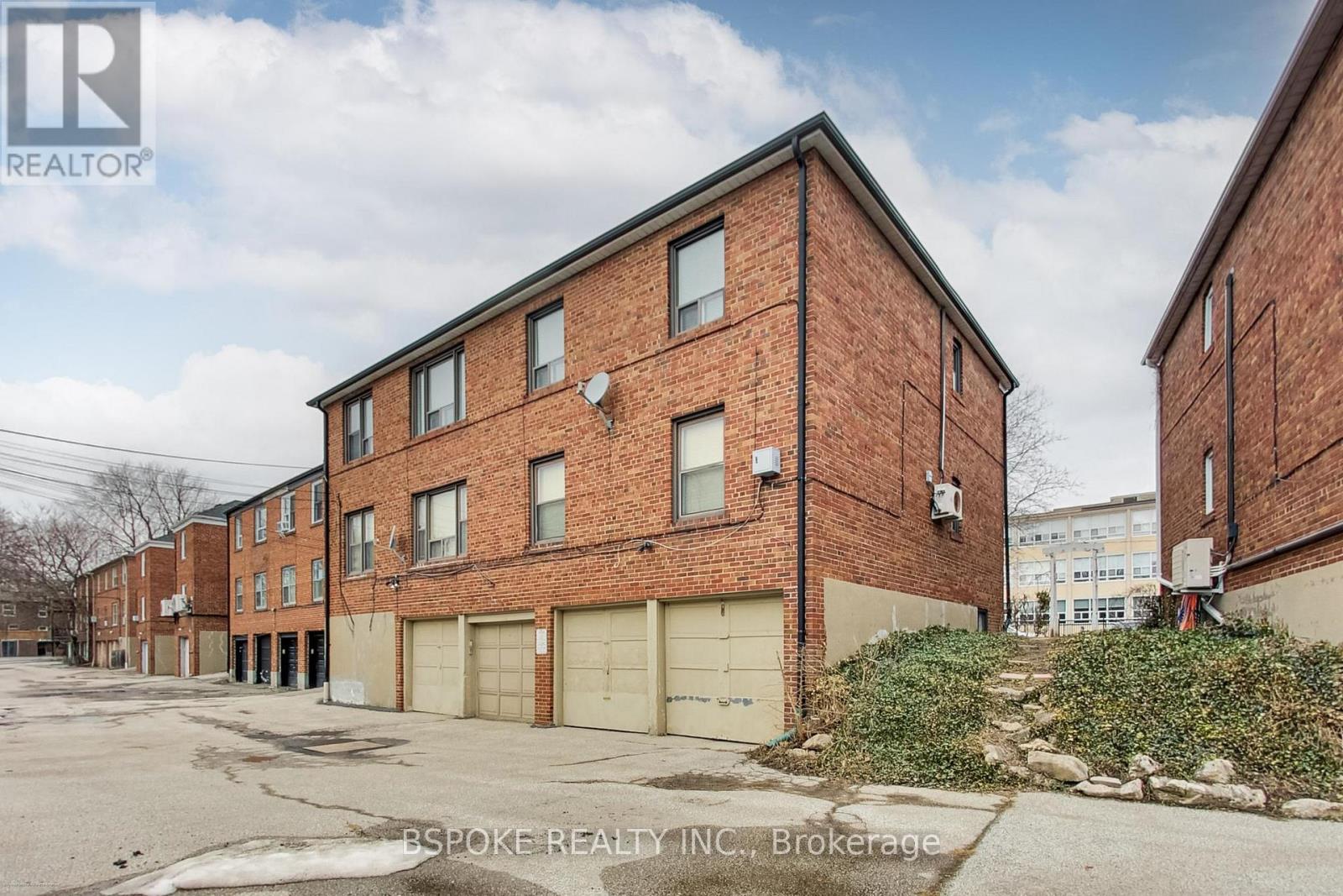 #3 7 WARWICK AVENUE - 23
