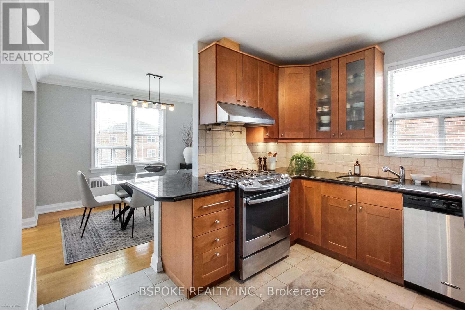 #3 7 WARWICK AVENUE - 8