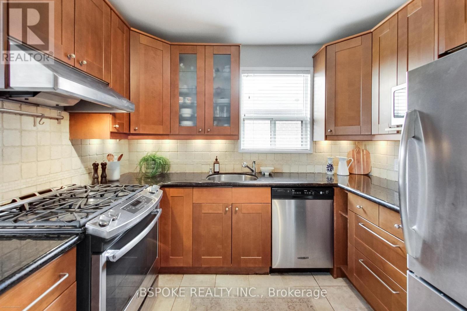 #3 7 WARWICK AVENUE - 9