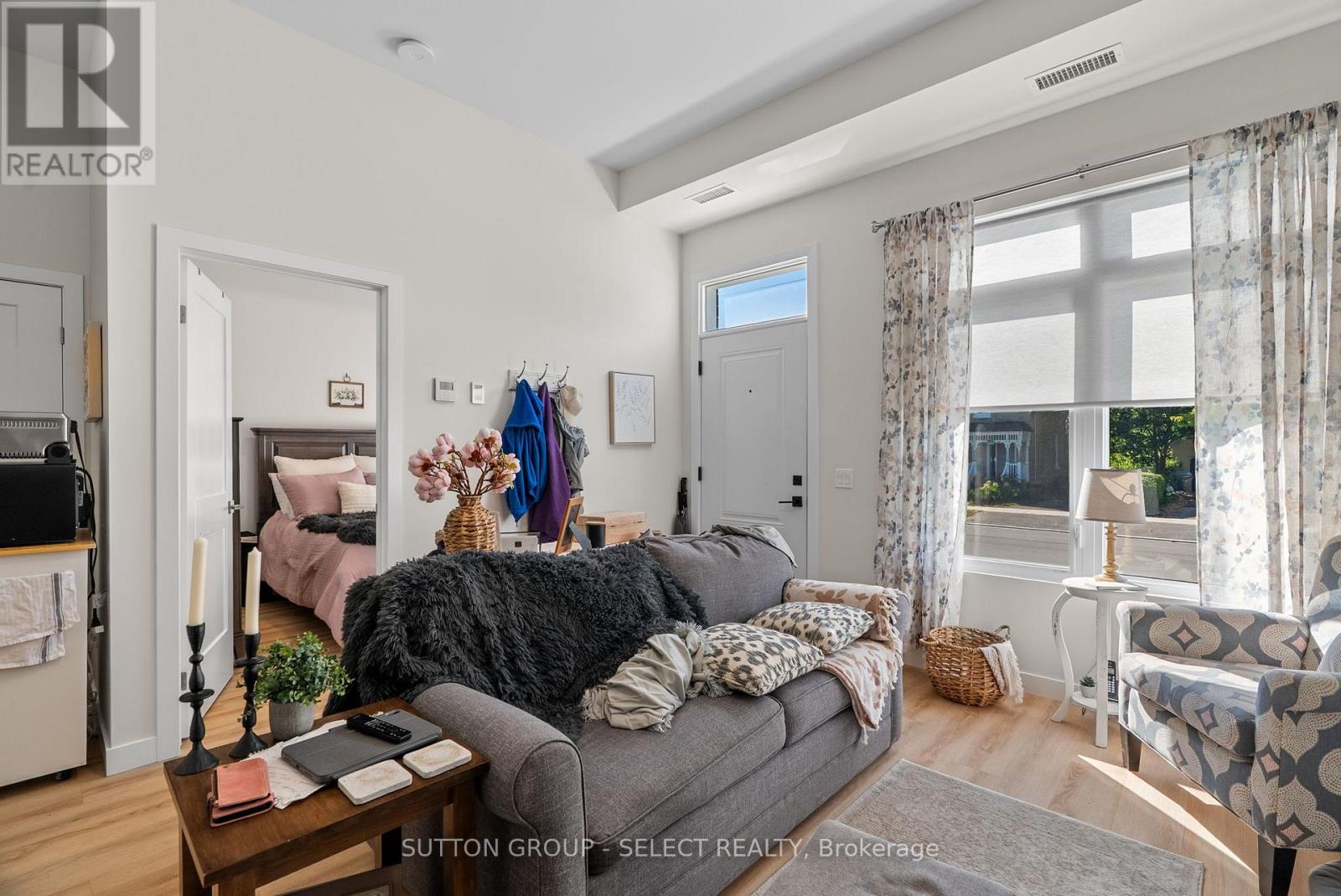 370 WILLIAM STREET - 33