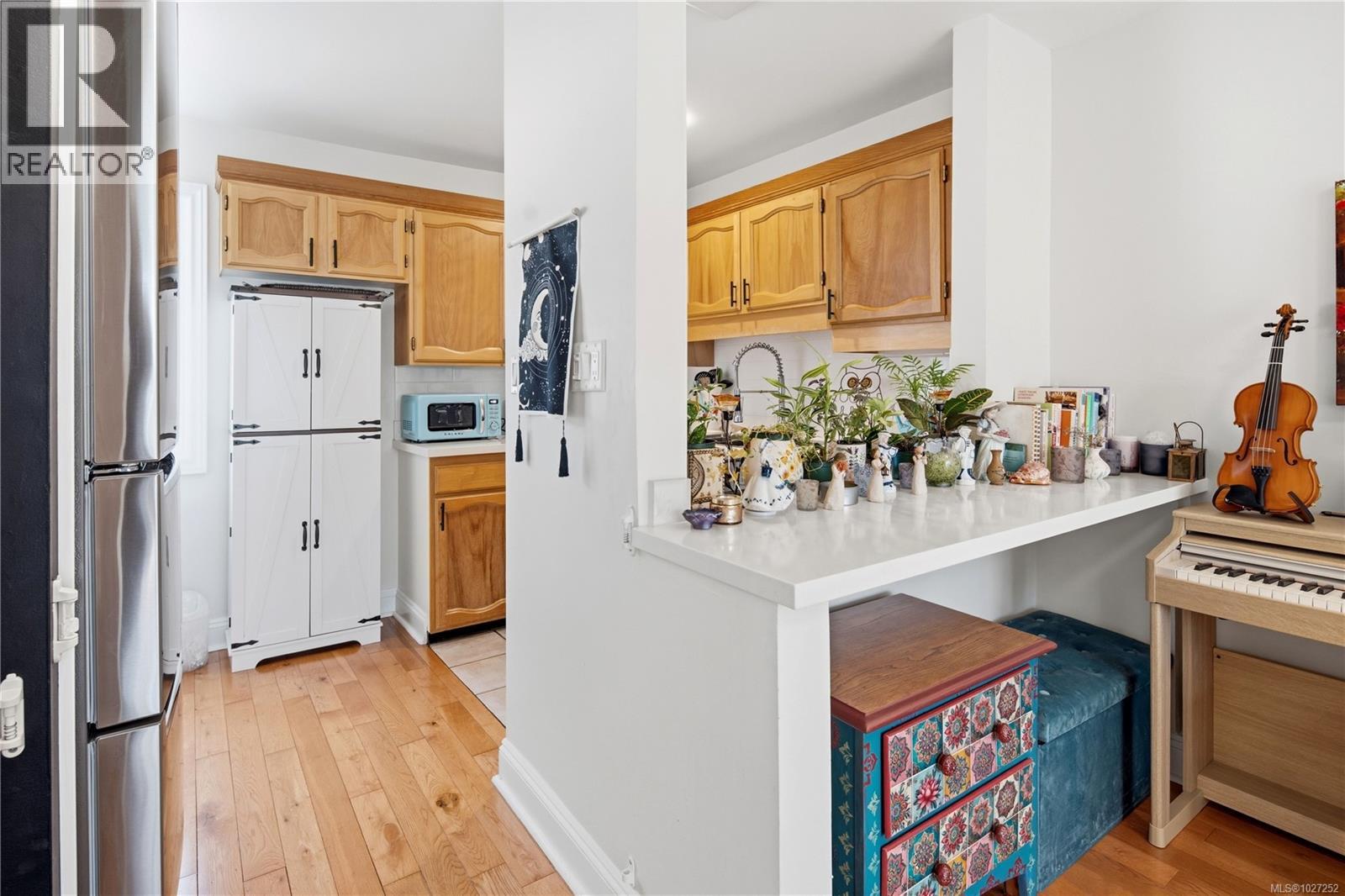 #4 210 DOUGLAS ST - 12