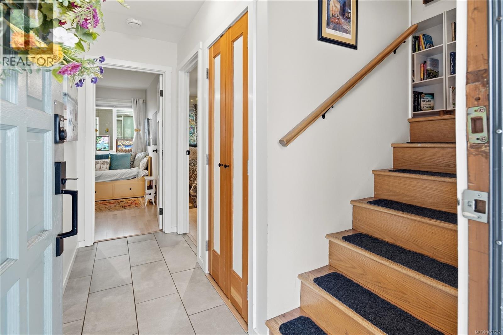 #4 210 DOUGLAS ST - 8