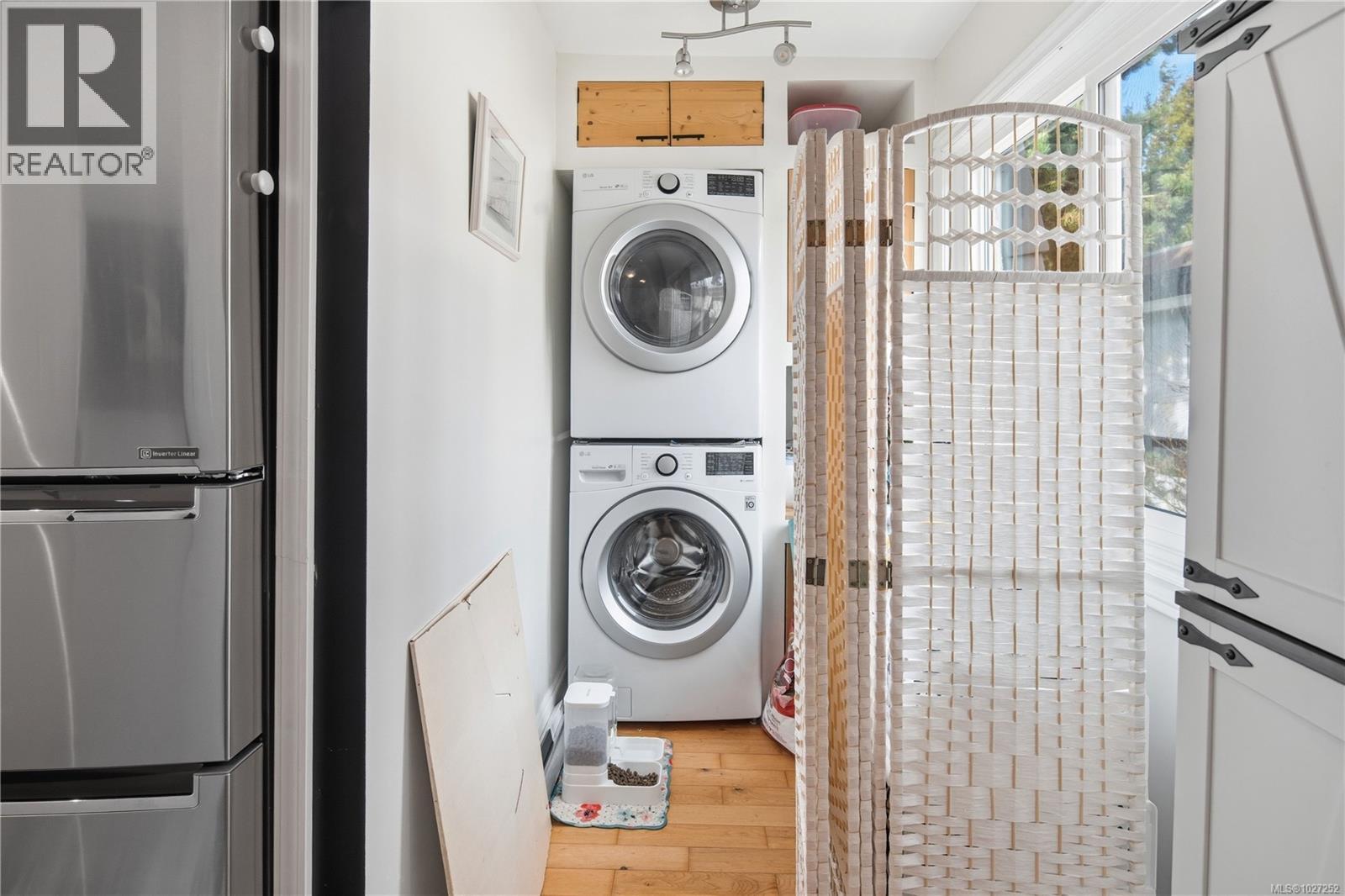 #4 210 DOUGLAS ST - 15