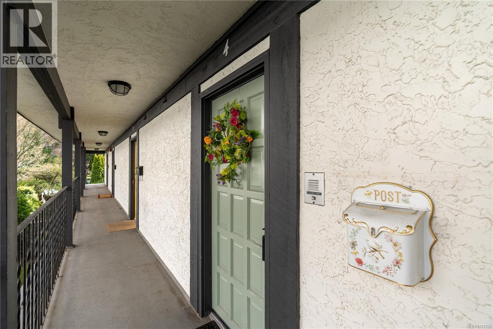 #4 210 DOUGLAS ST - 6