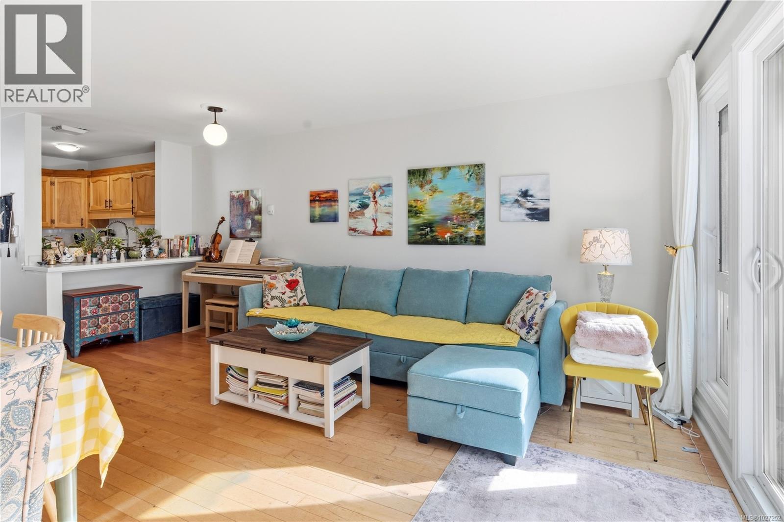 #4 210 DOUGLAS ST - 17