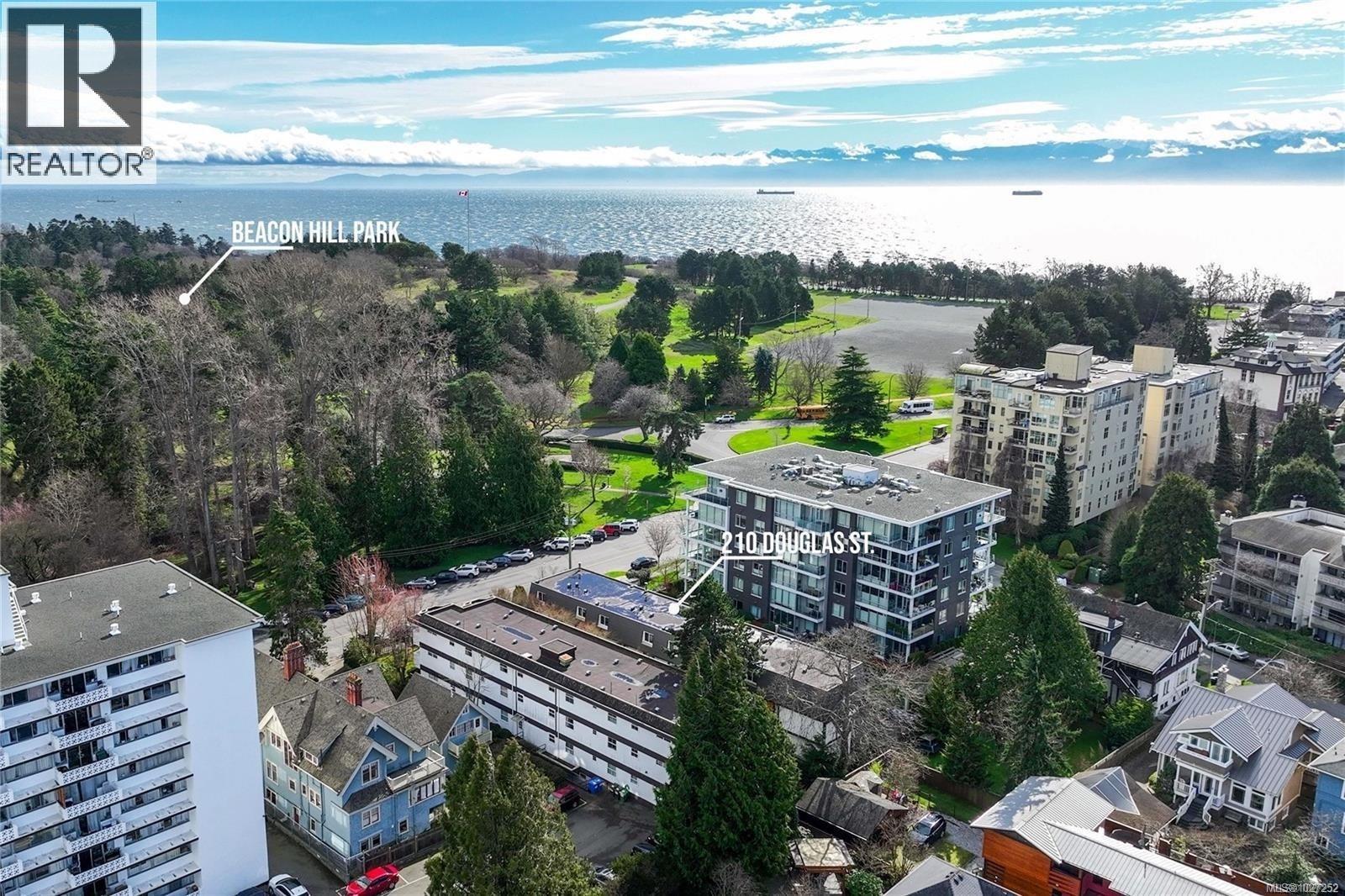 #4 210 DOUGLAS ST - 2