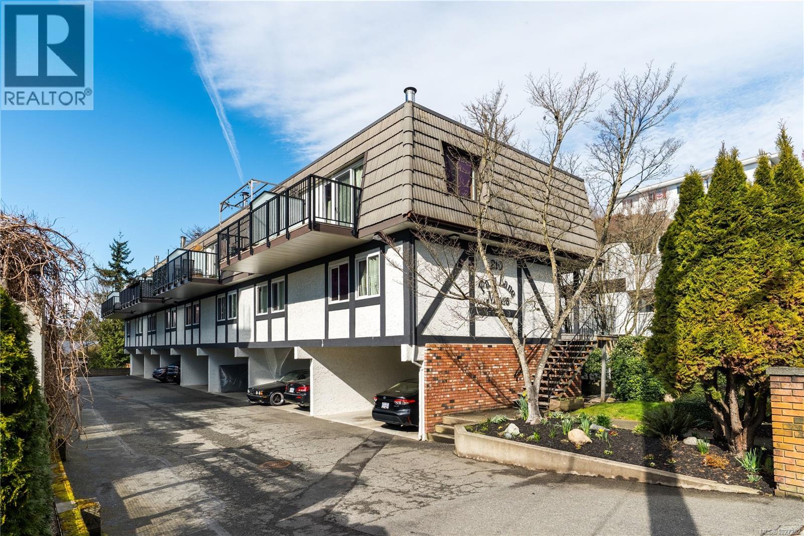 #4 210 DOUGLAS ST - 3