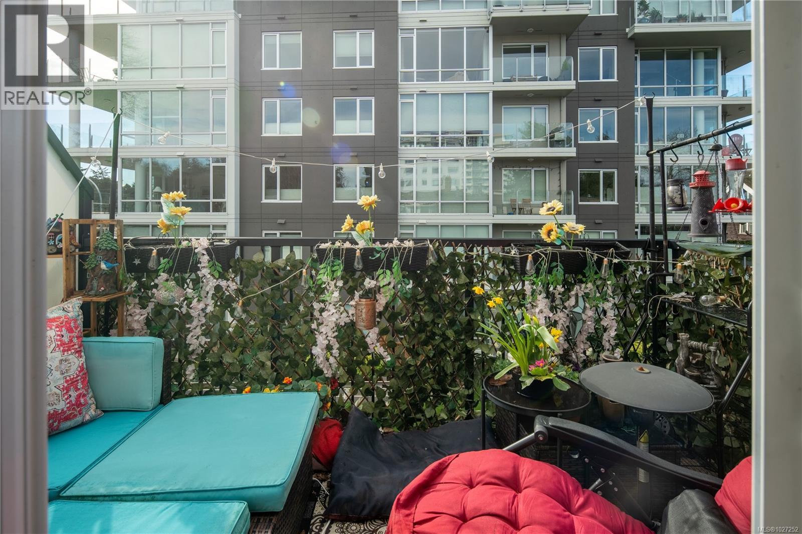 #4 210 DOUGLAS ST - 20