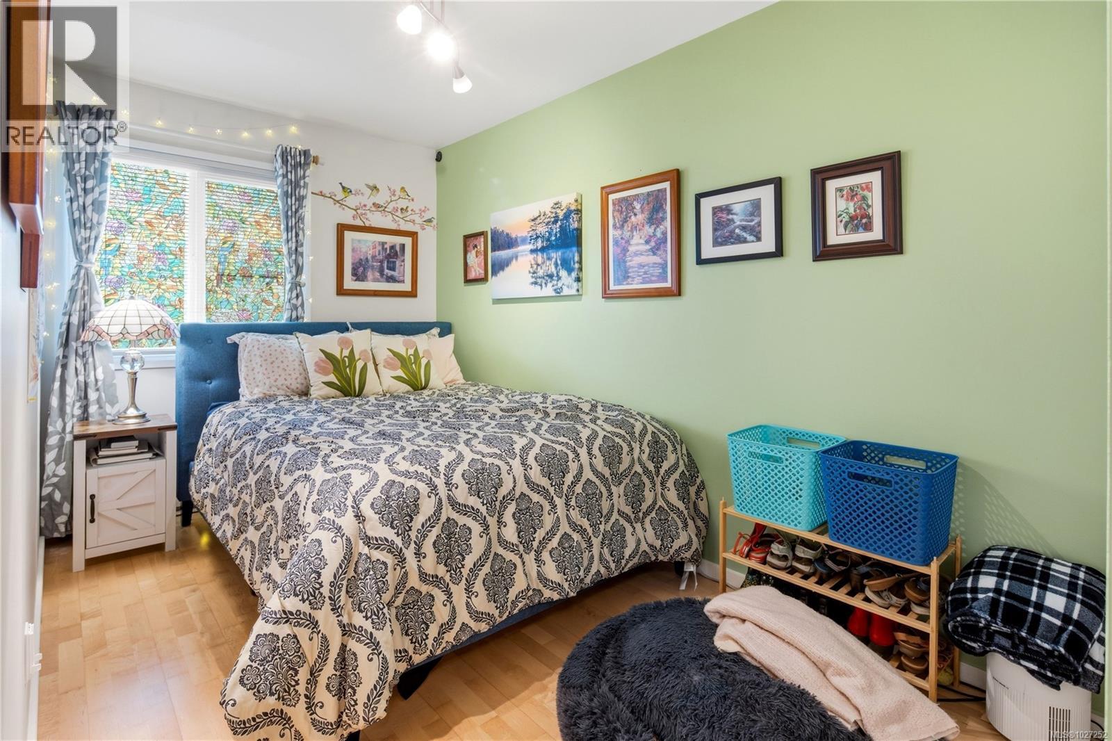 #4 210 DOUGLAS ST - 25