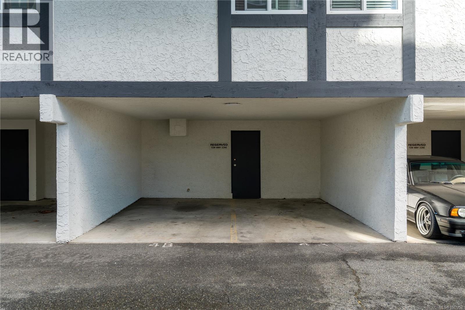 #4 210 DOUGLAS ST - 27