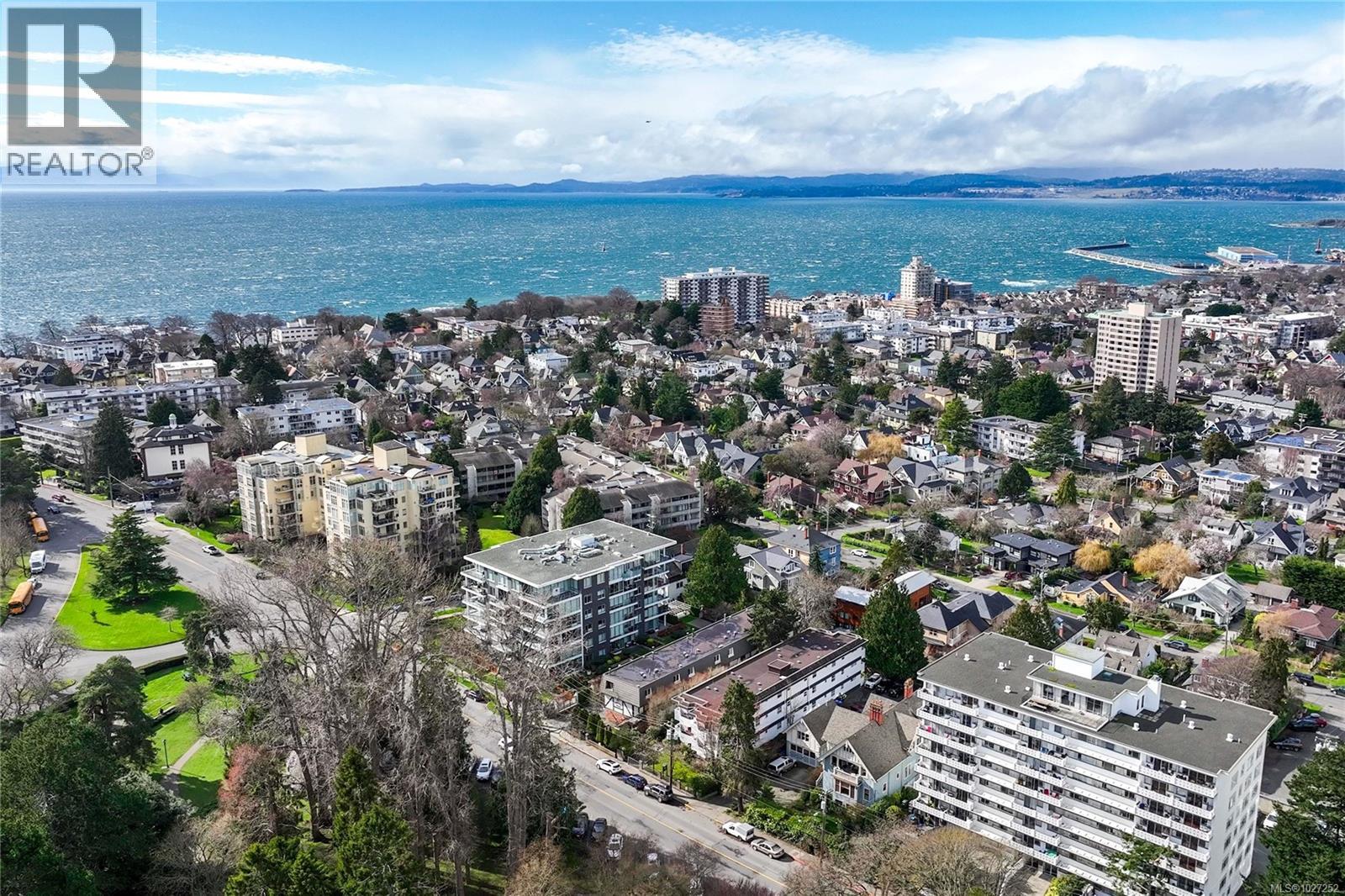 #4 210 DOUGLAS ST - 28