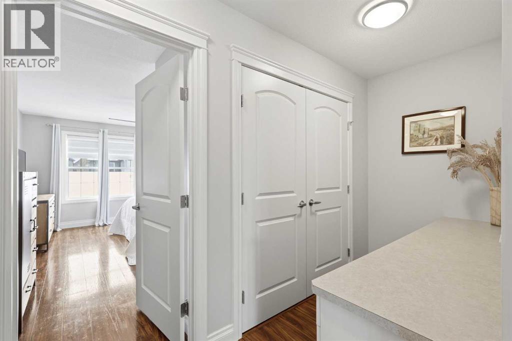 Single Family House for Sale in  Quarry Park Boulevard SE Douglasdale/Glen Calgary 