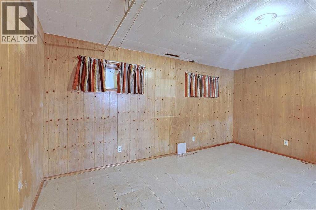 Single Family House Bi-level for Sale in  Woodland Crescent SE Willow Park Calgary 