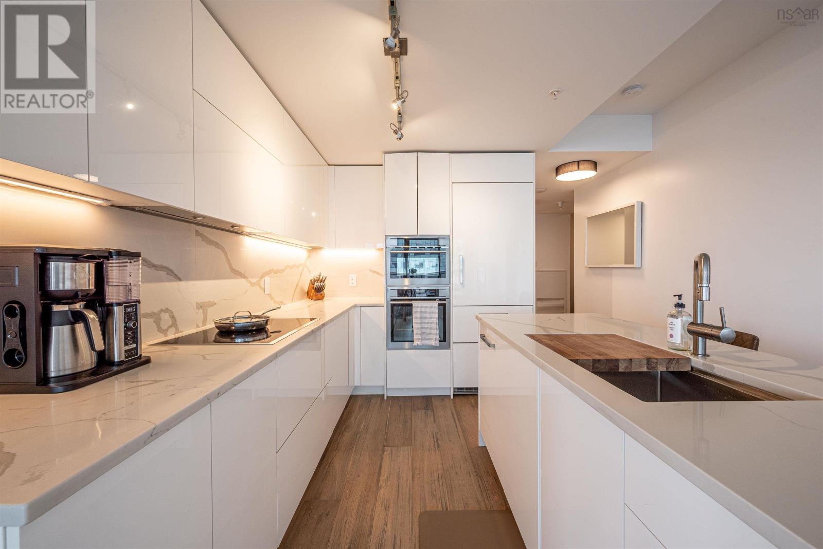 Property 14 of 48 of 1202 1650 Granville Street