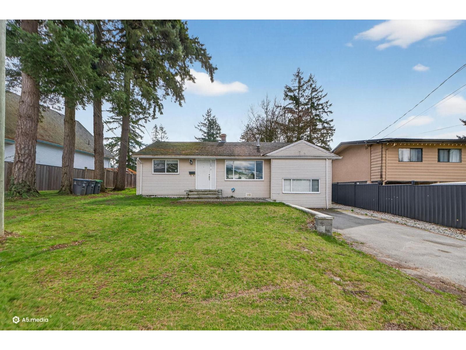 14032 GROSVENOR Road - photo 2