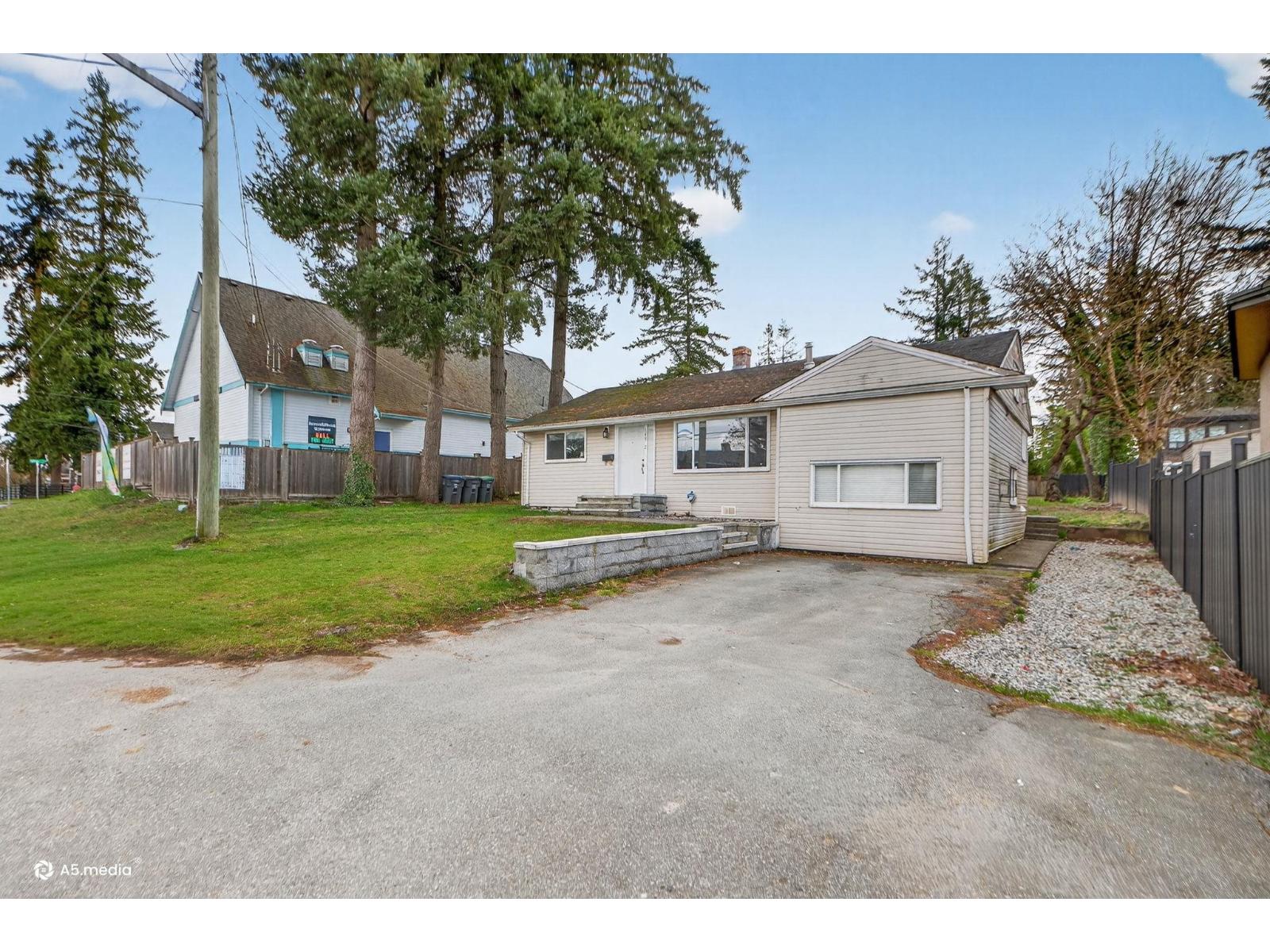 14032 GROSVENOR Road - main photo