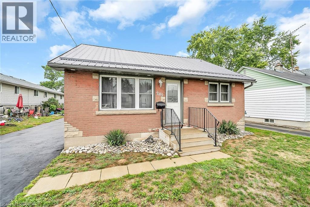 205 CRYSLER Street - 3