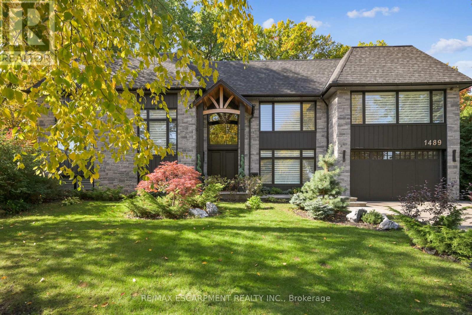 1489 ROGERSWOOD COURT