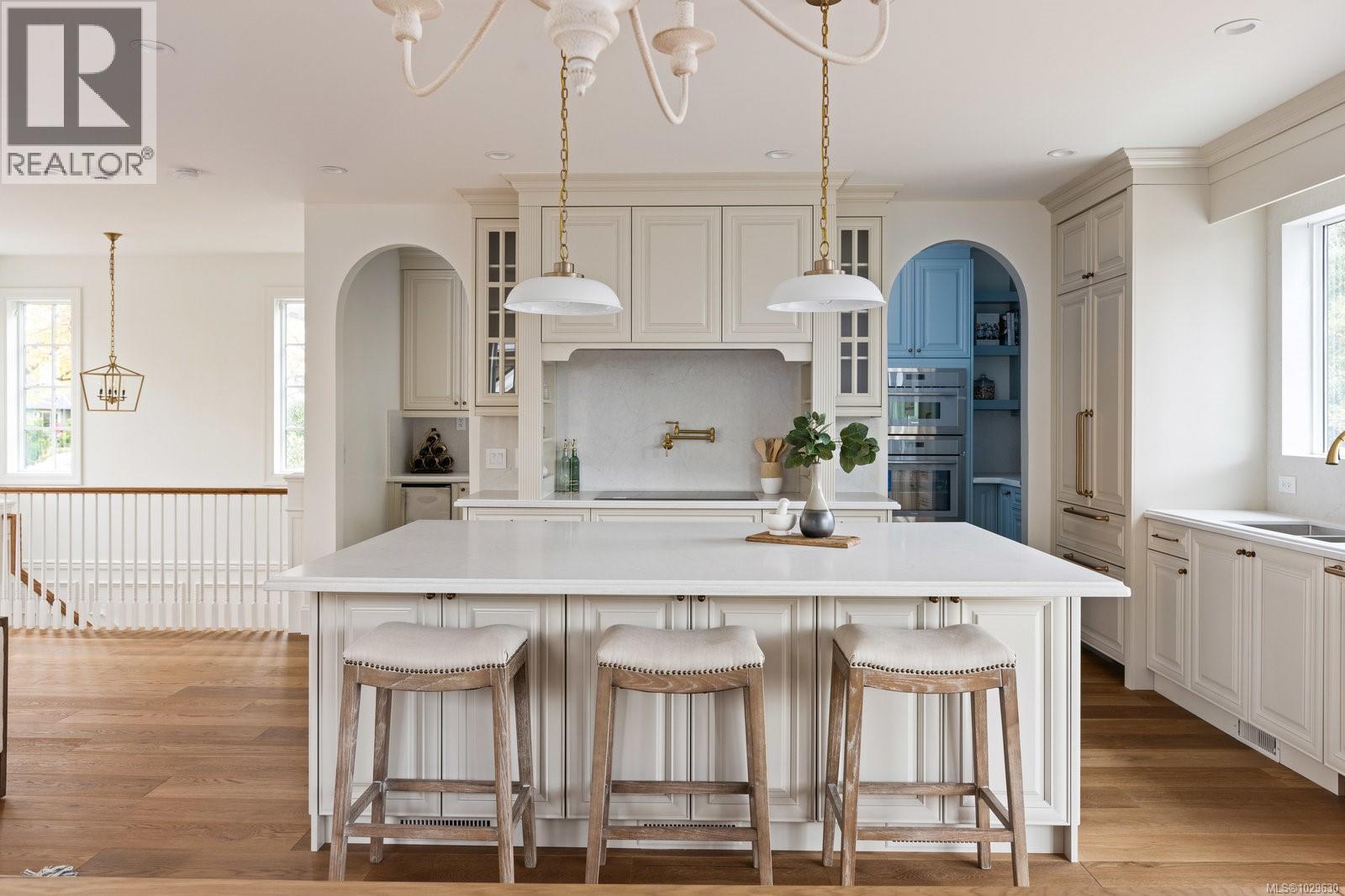 135 PASSMORE ST - 10