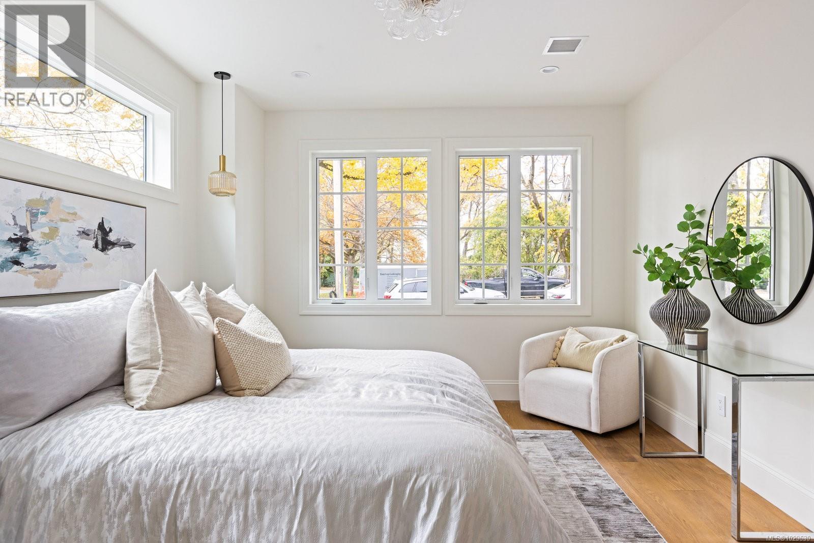 135 PASSMORE ST - 24