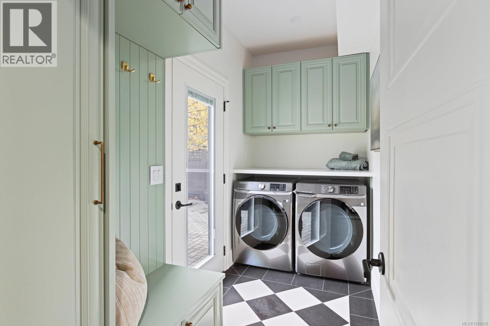 135 PASSMORE ST - 32