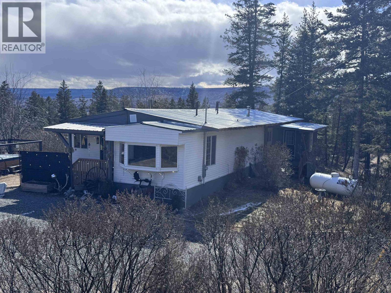 7593 MCCAULEY Road - main photo