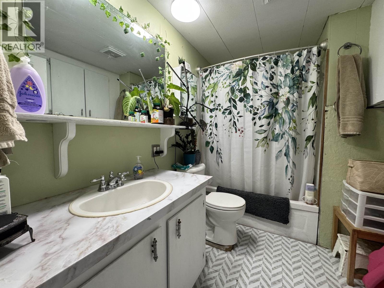 7593 MCCAULEY ROAD - 9