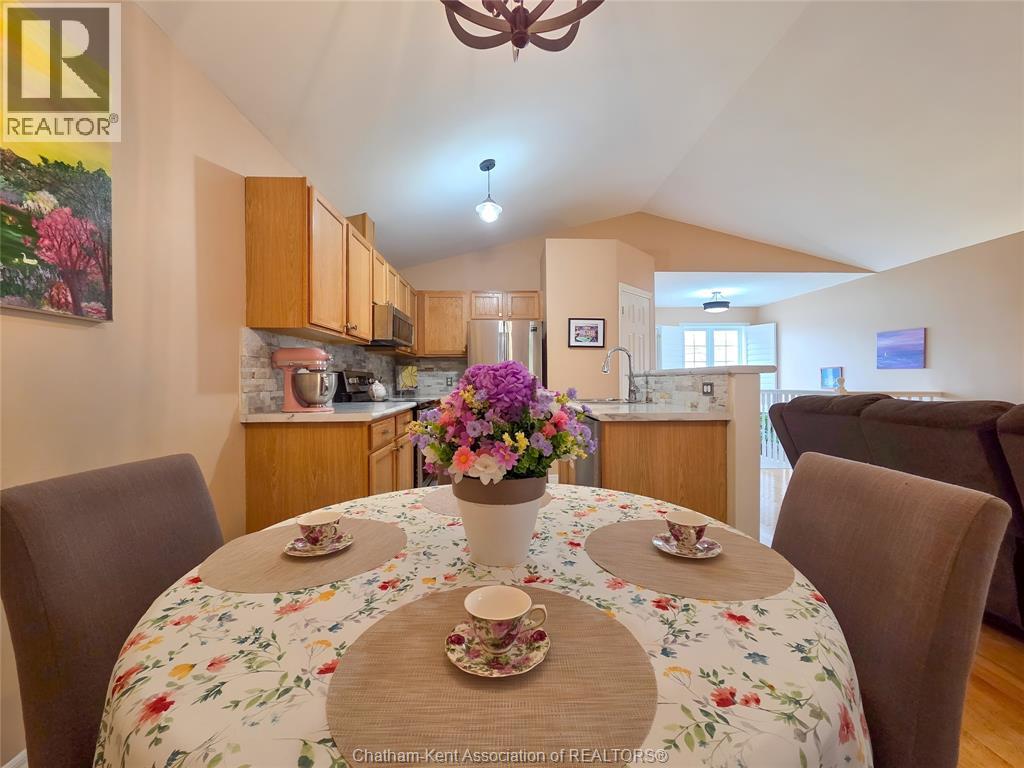 10 VILLA COURT - 23