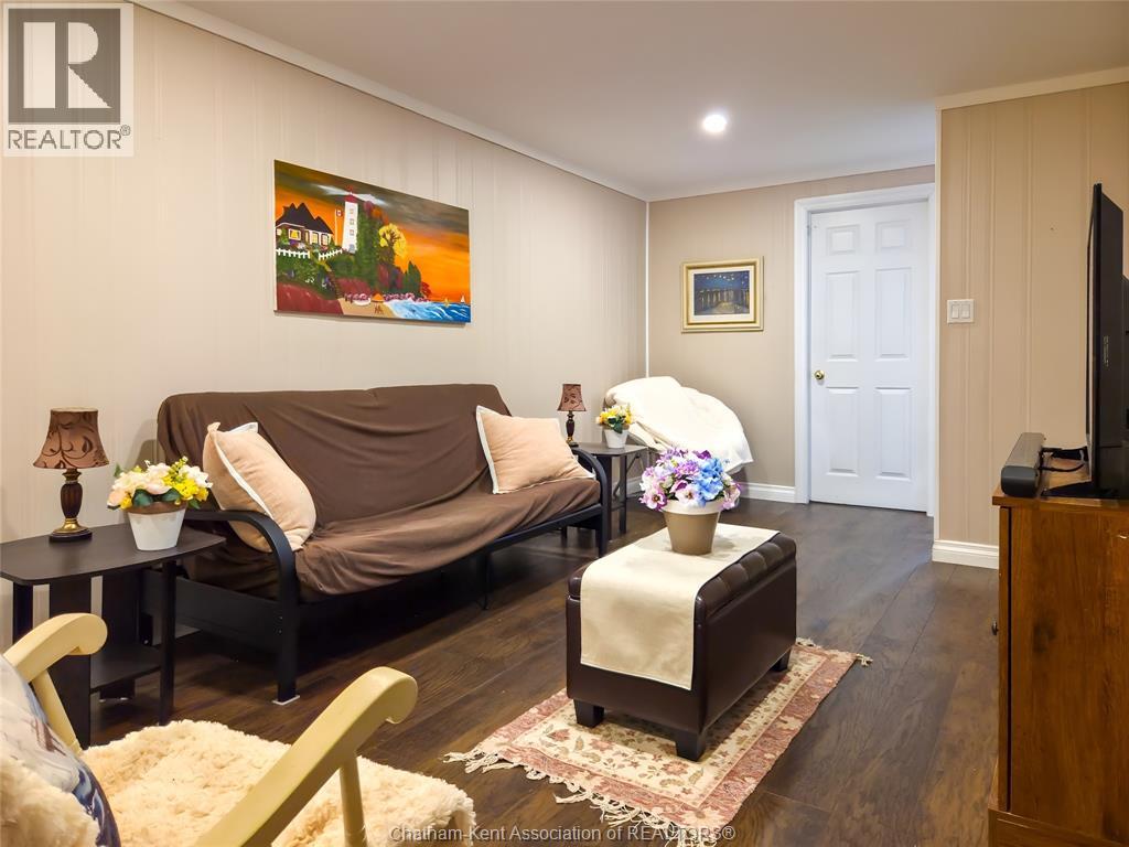 10 VILLA COURT - 38