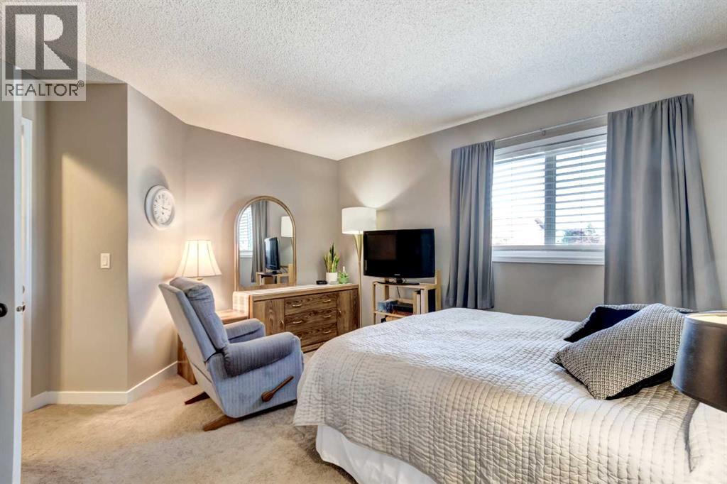 Single Family House 4 Level for Sale in  Cedarbrook Way SW Cedarbrae Calgary 