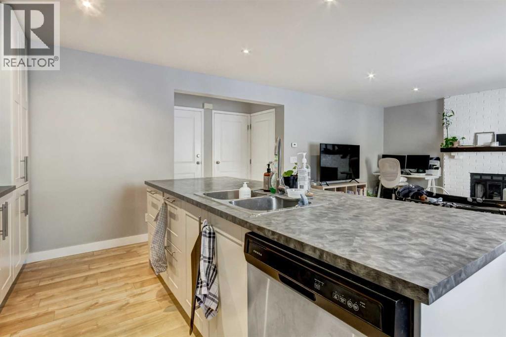 Single Family House 4 Level for Sale in  Cedarbrook Way SW Cedarbrae Calgary 