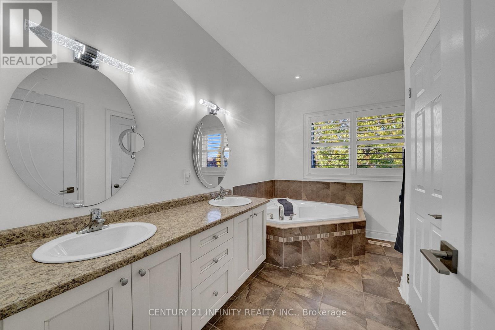 5 piece ensuite