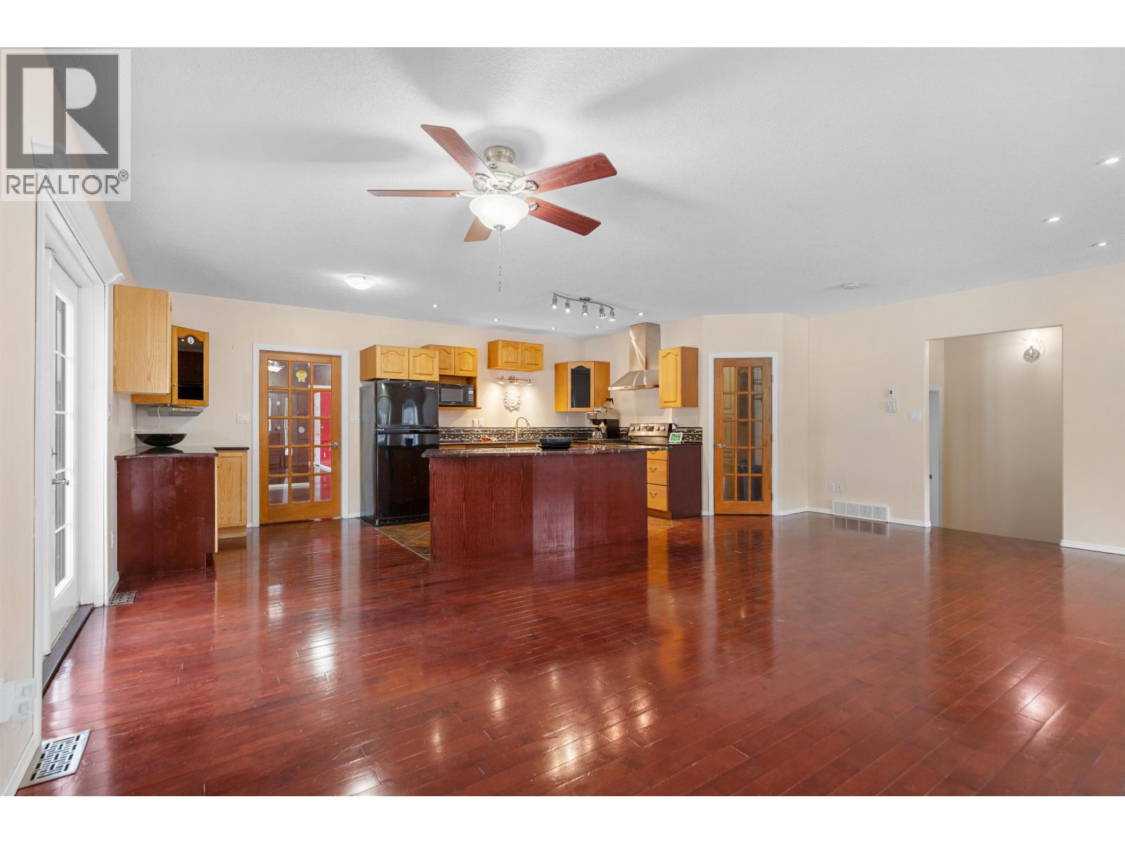 622 CUTBANK ROAD - 5