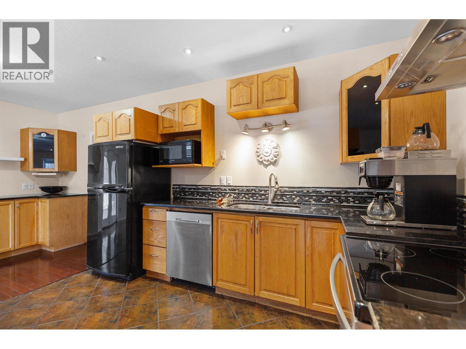 622 CUTBANK ROAD - 7