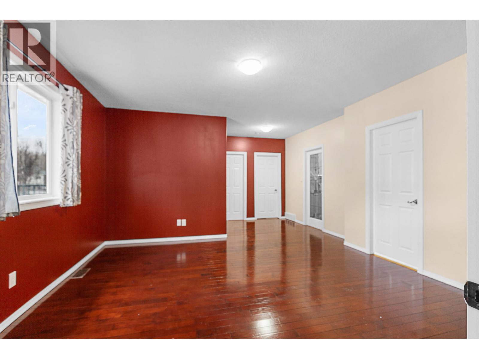 622 CUTBANK ROAD - 10